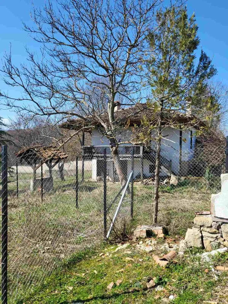 Dorf Zaichari neues Haus zur Fertigstellung und ein weiteres 120 Jahre altes an 2 Etagen-0 Dorf Zaichari: ein neues Haus, das noch fertiggestellt werden muss, und ein weiteres 120 Jahre altes, zweistöckiges Haus – 0