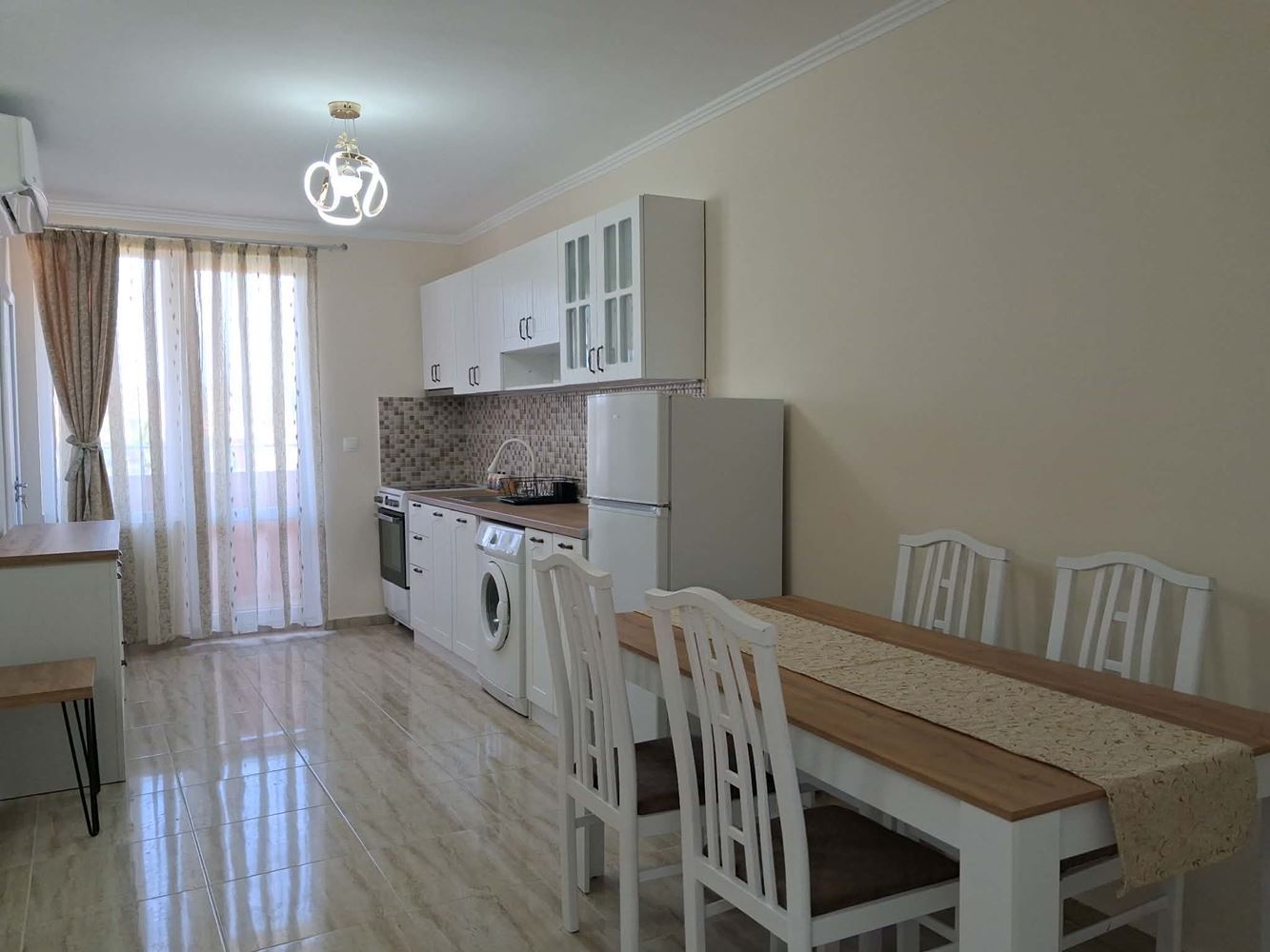 Център, Двустаен Апартамент, Първи Наематели - 0