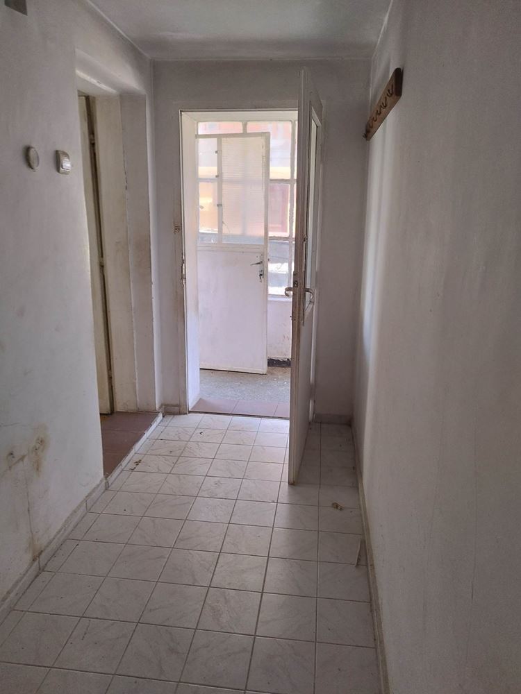 кв. ”КЛУЦОХОР” - продава тухлена къща с двор - 0