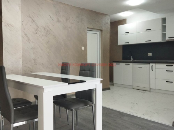 Тристаен апартамент в Центъра - 0