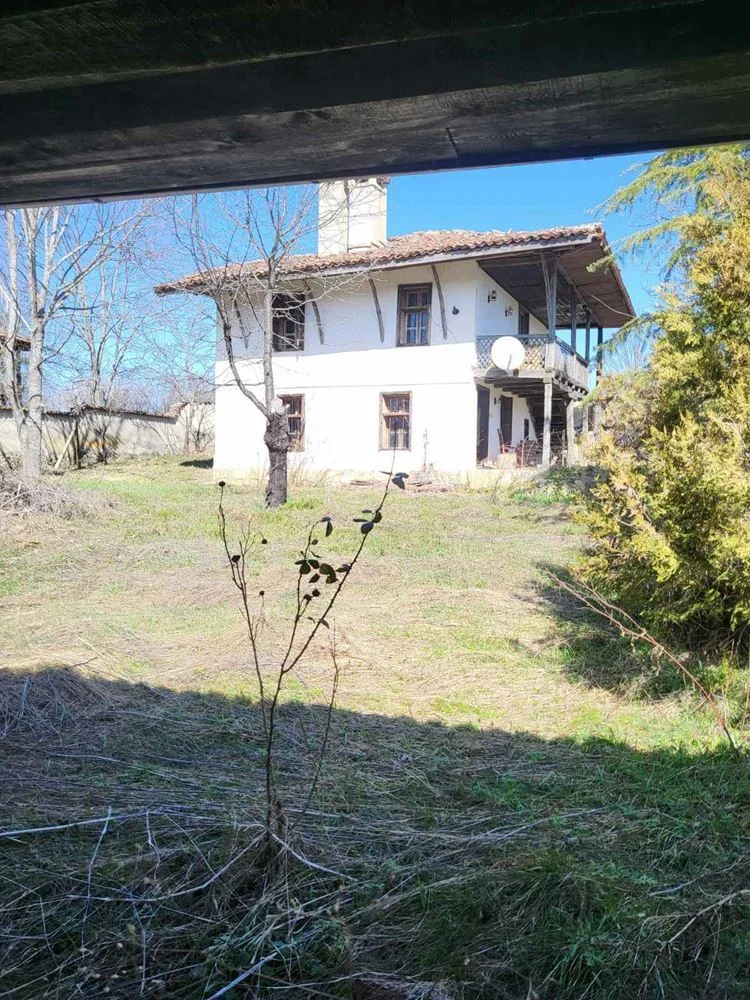 Dorf Zaichari neues Haus zur Fertigstellung und ein weiteres 120 Jahre altes an 2 Etagen-0 Dorf Zaichari: ein neues Haus, das noch fertiggestellt werden muss, und ein weiteres 120 Jahre altes, zweistöckiges Haus – 0