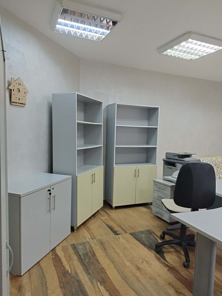 бул. Хаджи Димитър, Напълно обзаведен и ремотиран офис в офис сграда - 0