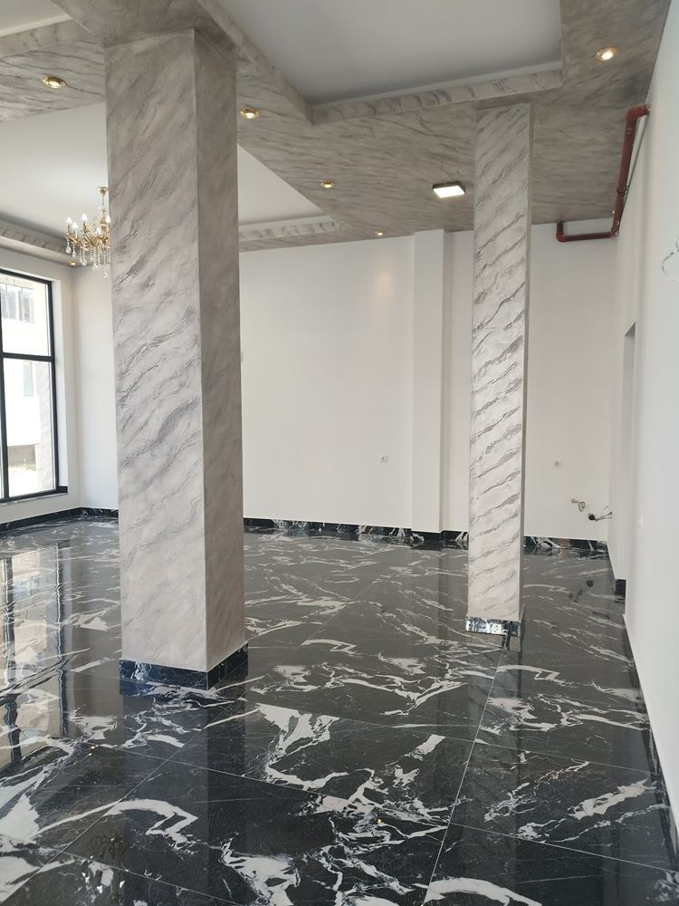 Ново, ъглово помещение на партер в кв. Българка, с големи витрини - 0