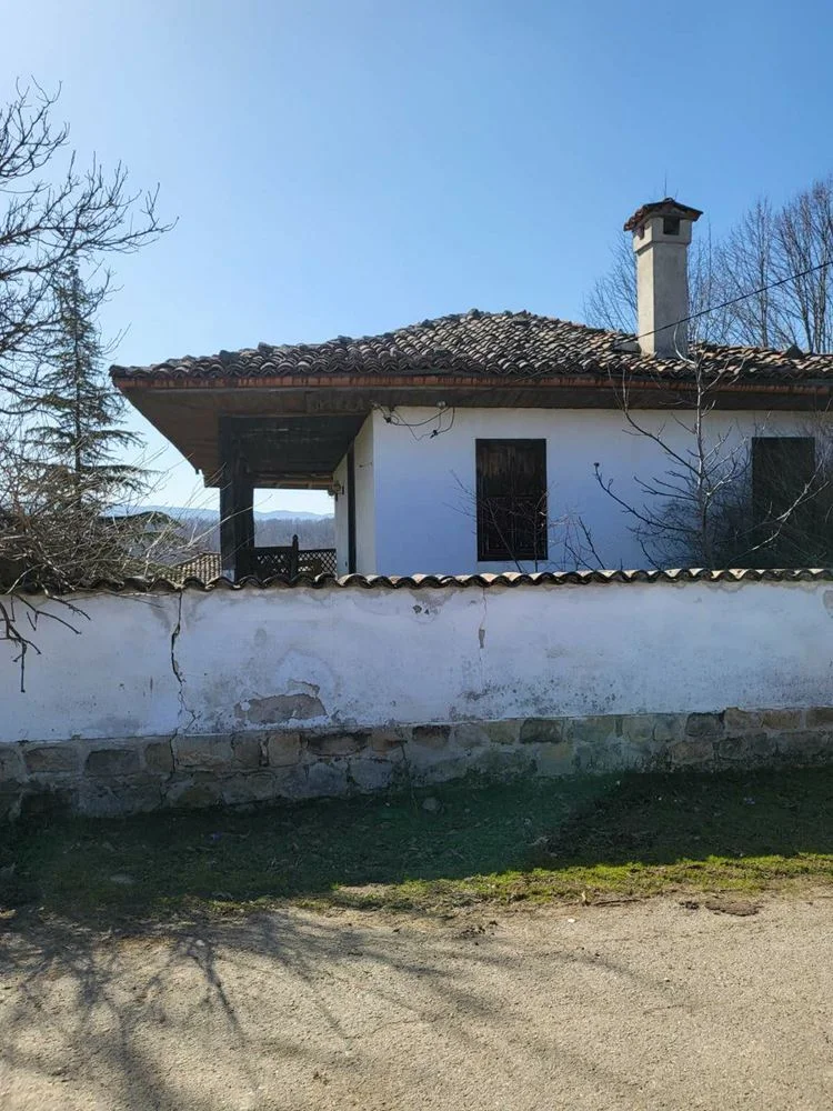Dorf Zaichari neues Haus zur Fertigstellung und ein weiteres 120 Jahre altes an 2 Etagen-0 Dorf Zaichari: ein neues Haus, das noch fertiggestellt werden muss, und ein weiteres 120 Jahre altes, zweistöckiges Haus – 0