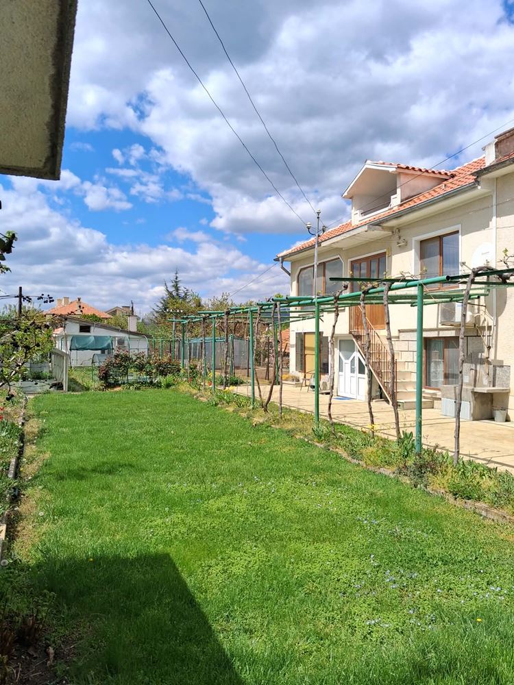 кв. Речица, Двуетажна Масивна Къща, Двор - 650 кв.м. - 0