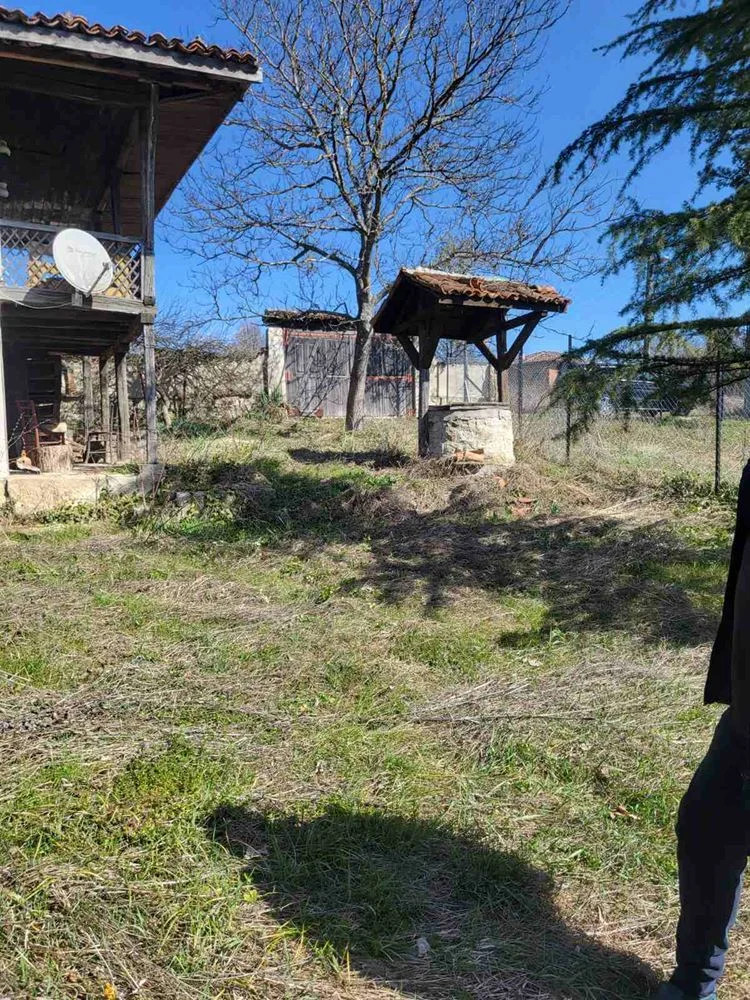Dorf Zaichari neues Haus zur Fertigstellung und ein weiteres 120 Jahre altes an 2 Etagen-0 Dorf Zaichari: ein neues Haus, das noch fertiggestellt werden muss, und ein weiteres 120 Jahre altes, zweistöckiges Haus – 0