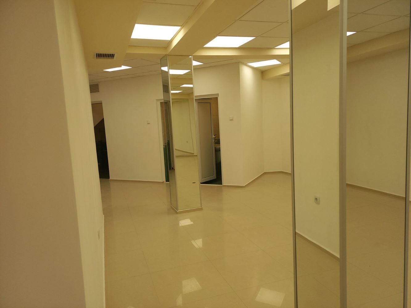 Идеален център помещение с площ 150 кв.м. със стъпала надолу - 0