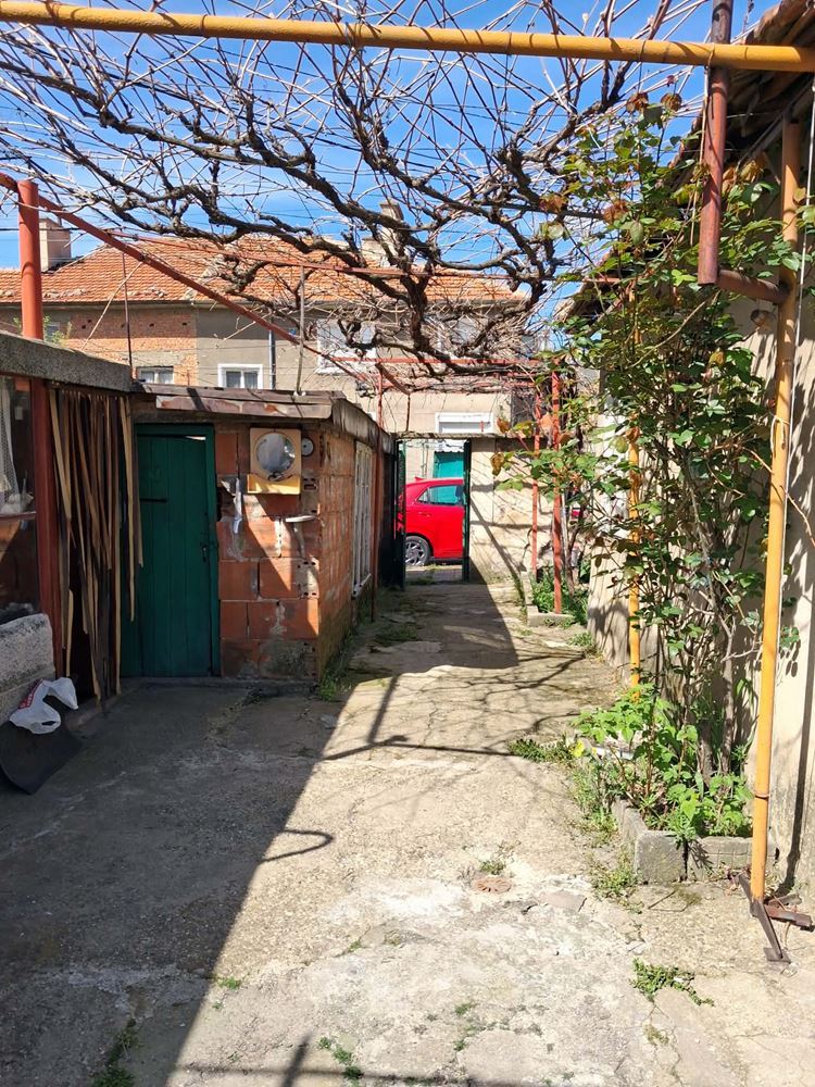 кв. Ново село, две къщи с двор 409 кв.м. - 0