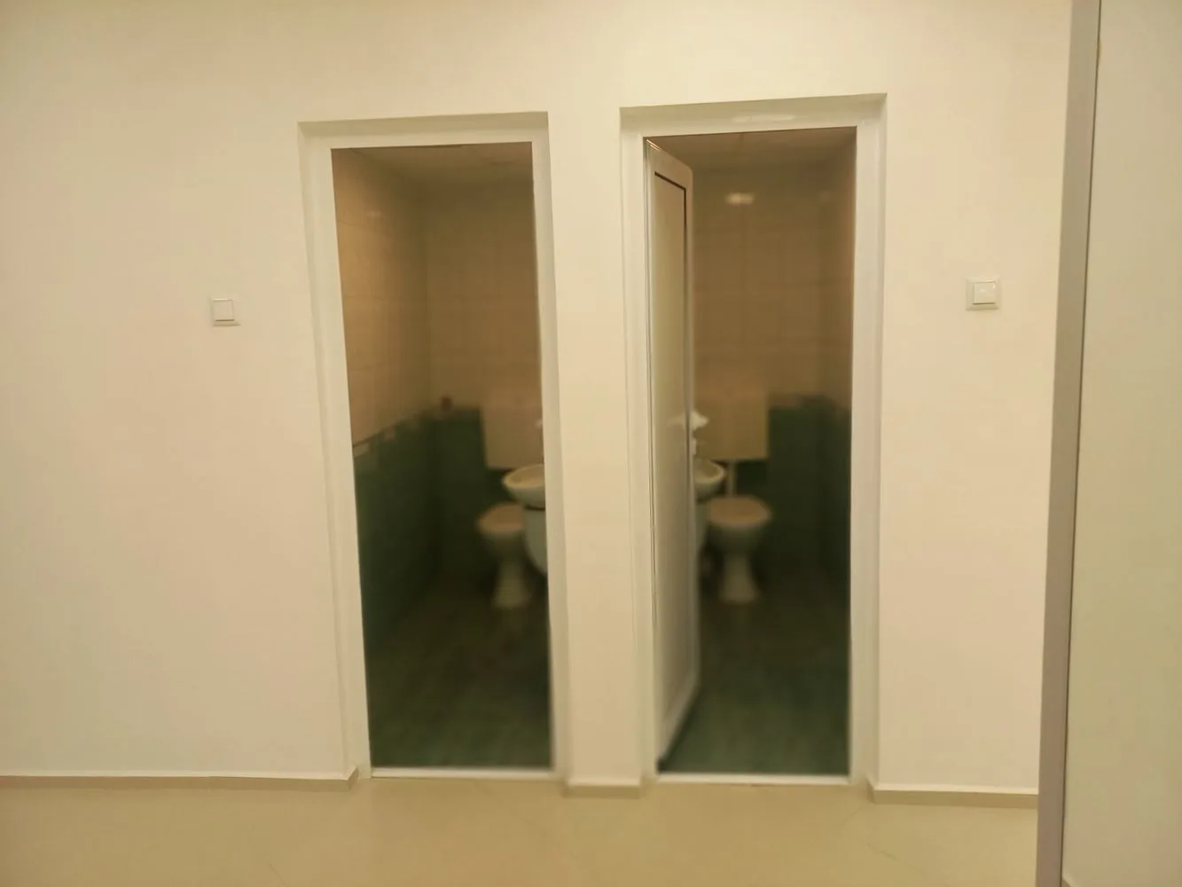 Aşağıya inen basamaklarla 150 metrekarelik ideal merkez oda-0 Merkezin tam kalbinde, 150 m² alana sahip, aşağıya doğru merdivenli bir mekan - 0
