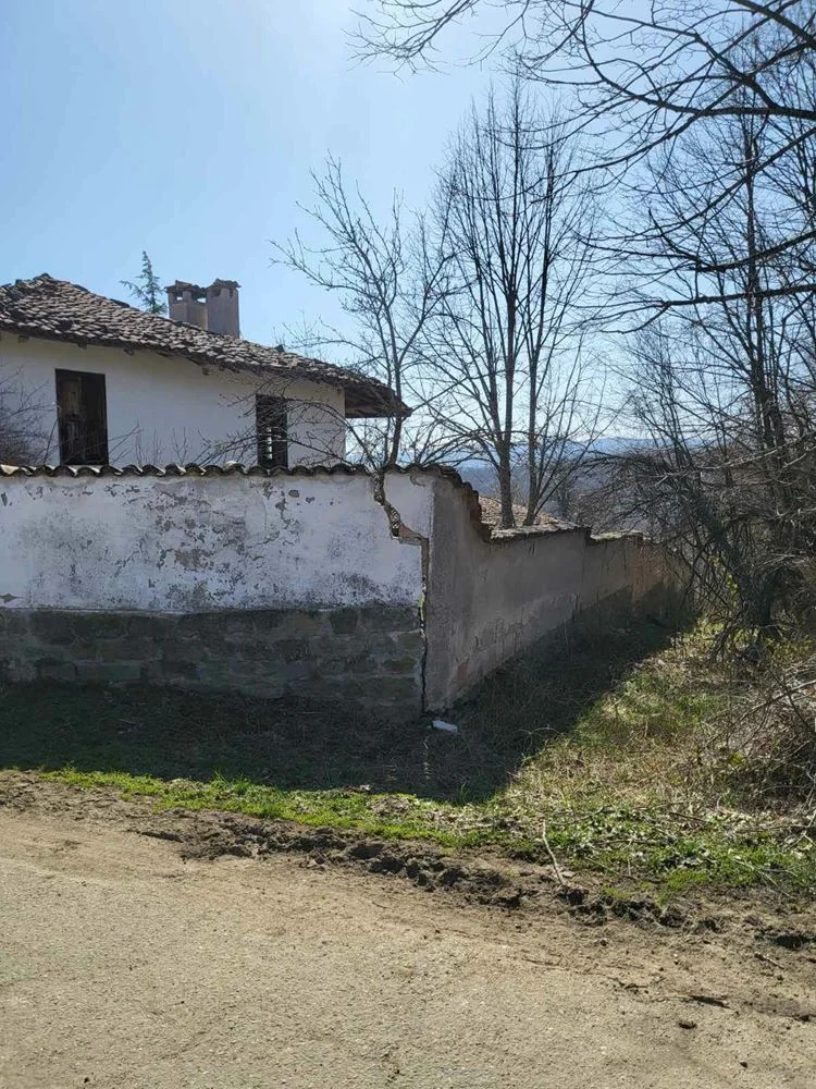 Dorf Zaichari neues Haus zur Fertigstellung und ein weiteres 120 Jahre altes an 2 Etagen-0 Dorf Zaichari: ein neues Haus, das noch fertiggestellt werden muss, und ein weiteres 120 Jahre altes, zweistöckiges Haus – 0
