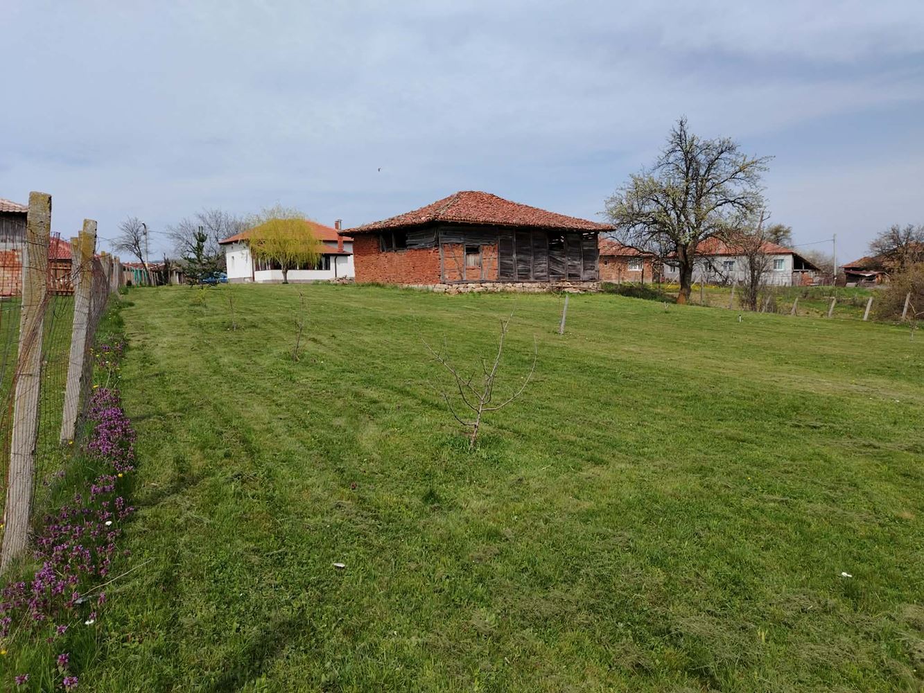 Уникален селски имот с автентичен дух в с. Божевци – близо до Сливен и Елена-0 Уникален селски имот с автентичен дух в с. Божевци – близо до Сливен и Елена - 0