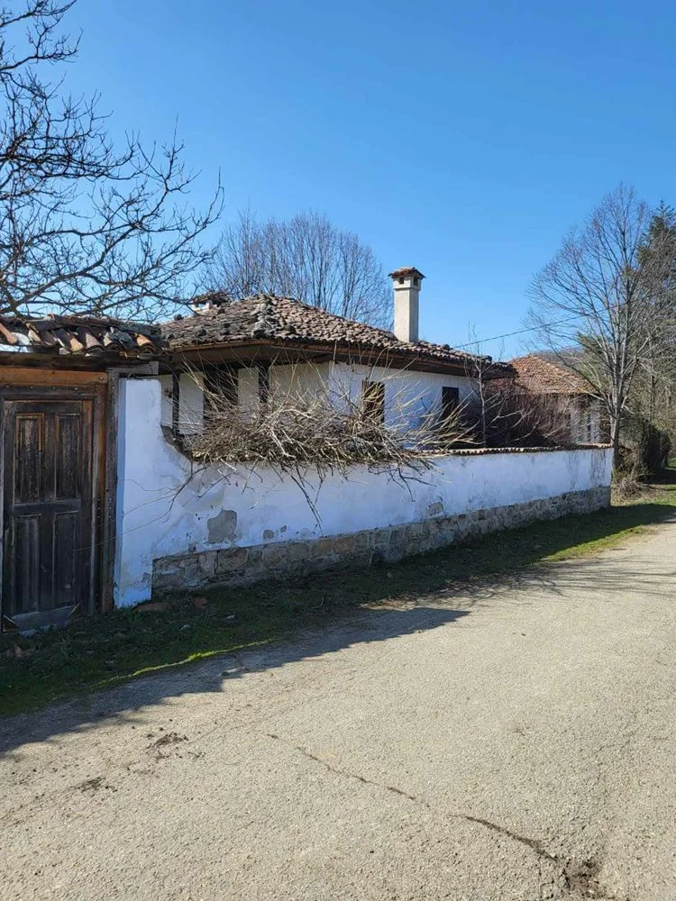 Dorf Zaichari neues Haus zur Fertigstellung und ein weiteres 120 Jahre altes an 2 Etagen-0 Dorf Zaichari: ein neues Haus, das noch fertiggestellt werden muss, und ein weiteres 120 Jahre altes, zweistöckiges Haus – 0