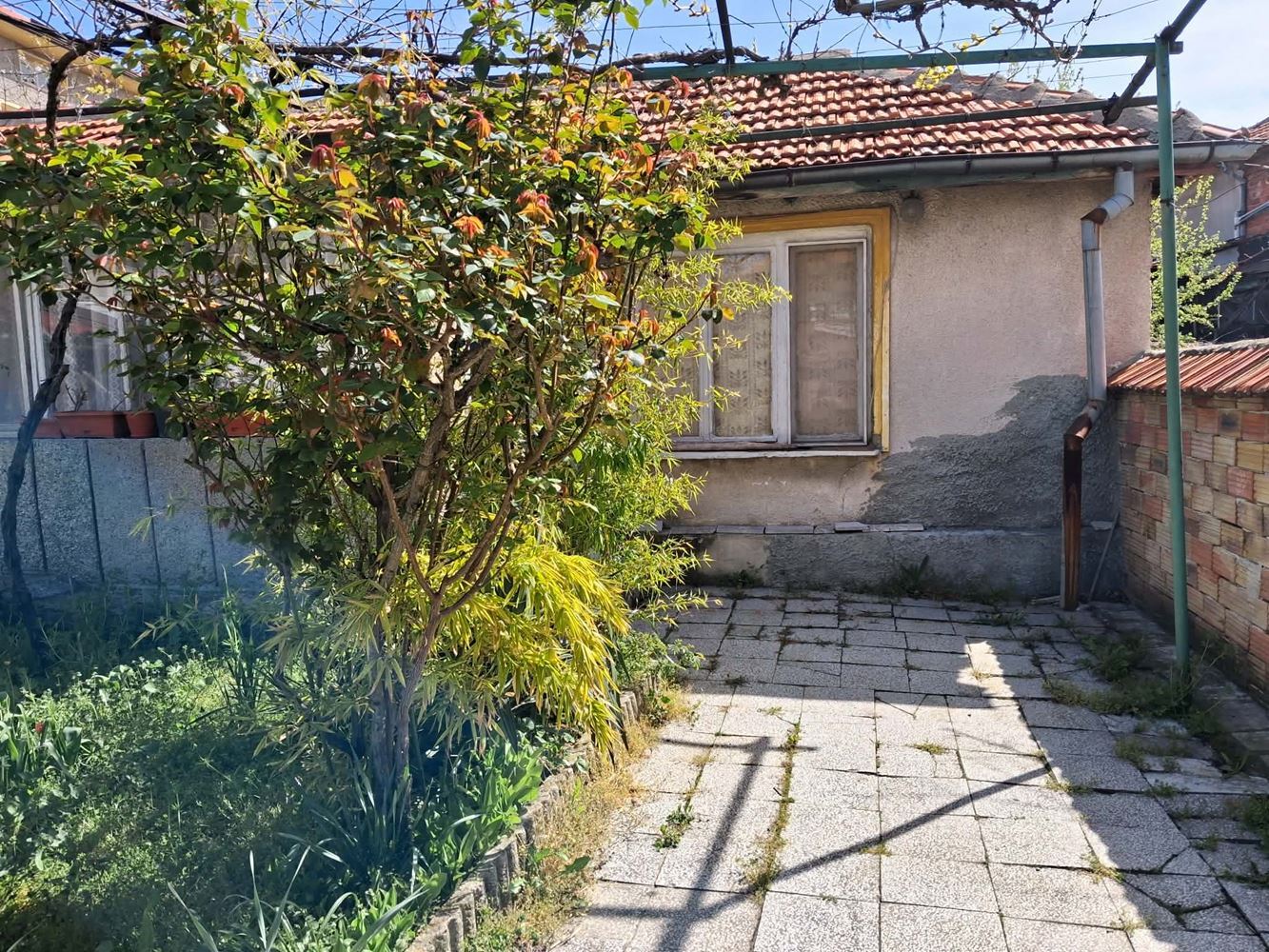 кв. Ново село, две къщи с двор 409 кв.м. - 0