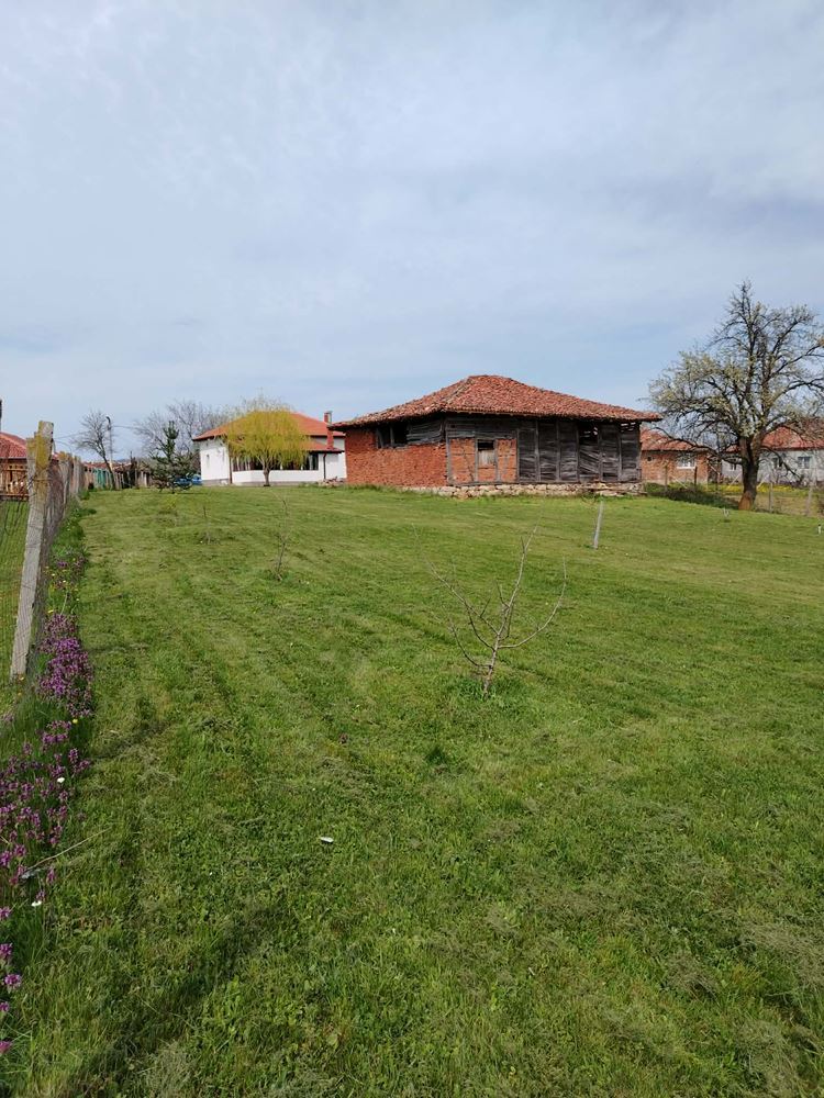 Уникален селски имот с автентичен дух в с. Божевци – близо до Сливен и Елена-0 Уникален селски имот с автентичен дух в с. Божевци – близо до Сливен и Елена - 0