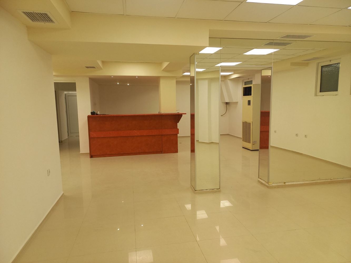 Идеален център помещение с площ 150 кв.м. със стъпала надолу - 0