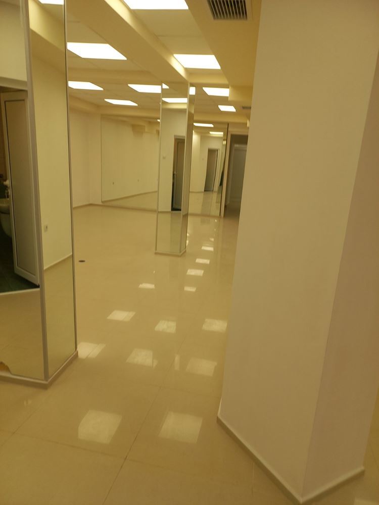 Идеален център помещение с площ 150 кв.м. със стъпала надолу - 0