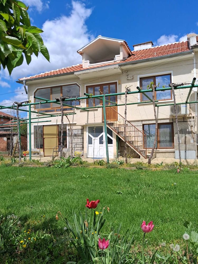 кв. Речица, Двуетажна Масивна Къща, Двор - 650 кв.м. - 0