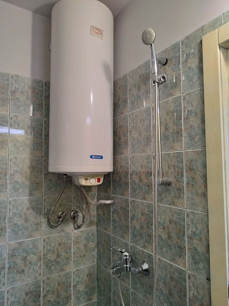 бул. Хаджи Димитър, Дава се под наем напълно обзаведен офис в офис сграда - 0