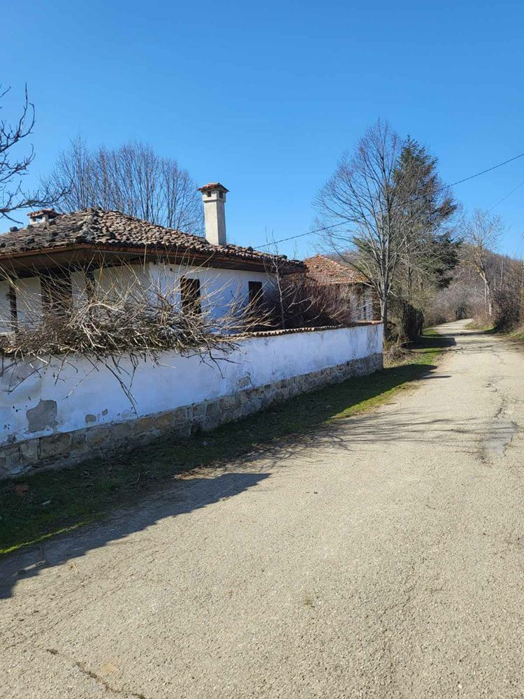 село Заичари нова къща за довършване и друга 120 годишна ан 2 етажа - 0