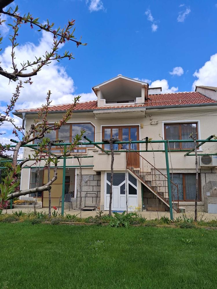 кв. Речица, Двуетажна Масивна Къща, Двор - 650 кв.м. - 0