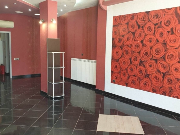 Център, Магазин, 75кв.м, партер, склад, санитарен възел - 0