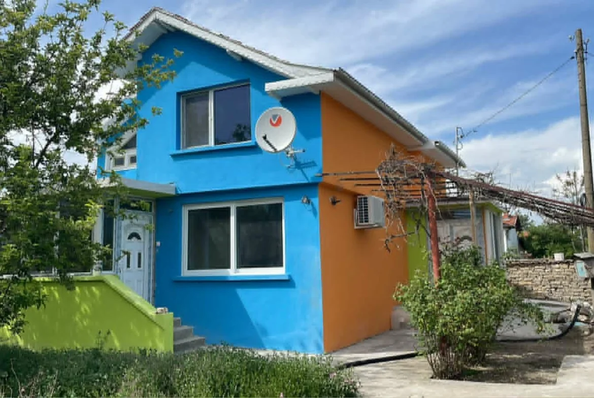 S. Konjovo, Zweistöckiges Haus, Zentrum, saniert, Brunnen