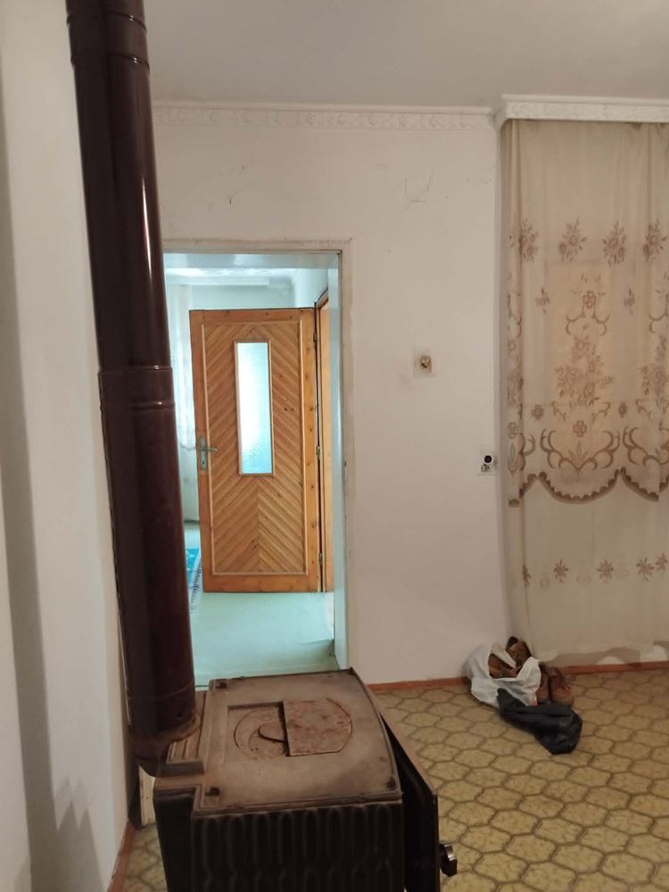 село Ковачите,масивна къща на два етажа с двор 1800 кв.м.-0 село Ковачите,масивна къща на два етажа с двор 1800 кв.м. - 0