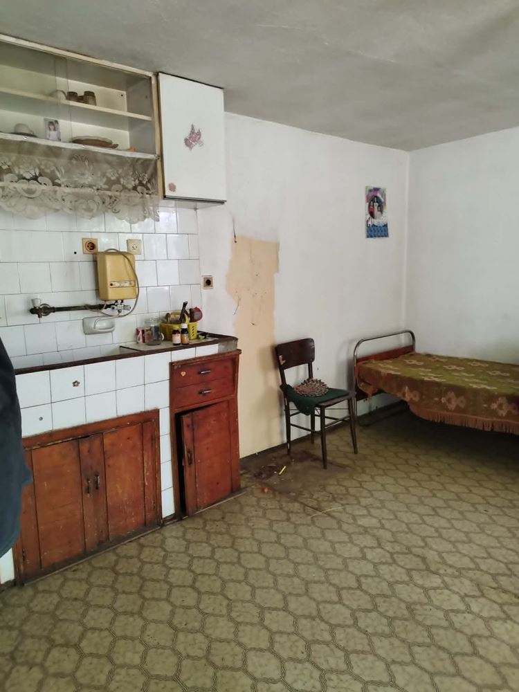 село Ковачите,масивна къща на два етажа с двор 1800 кв.м.-0 село Ковачите,масивна къща на два етажа с двор 1800 кв.м. - 0