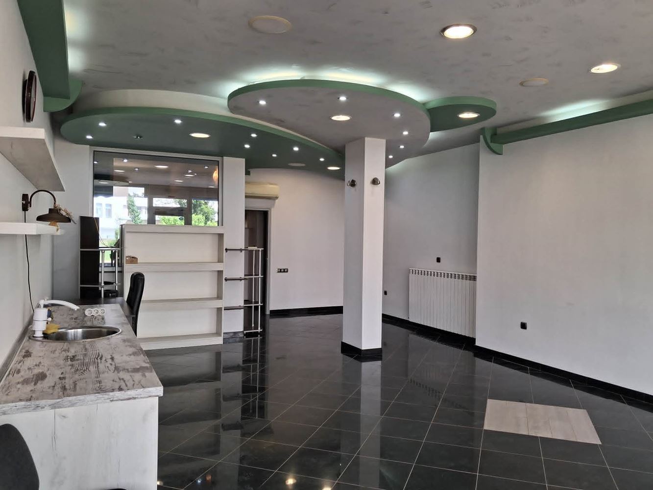 Center, Shop, 75sq.m, ground floor, luxury, warehouse, bathroom-0 Център, Магазин, 75кв.м, партер, лукс, склад, санитарен възел - 0