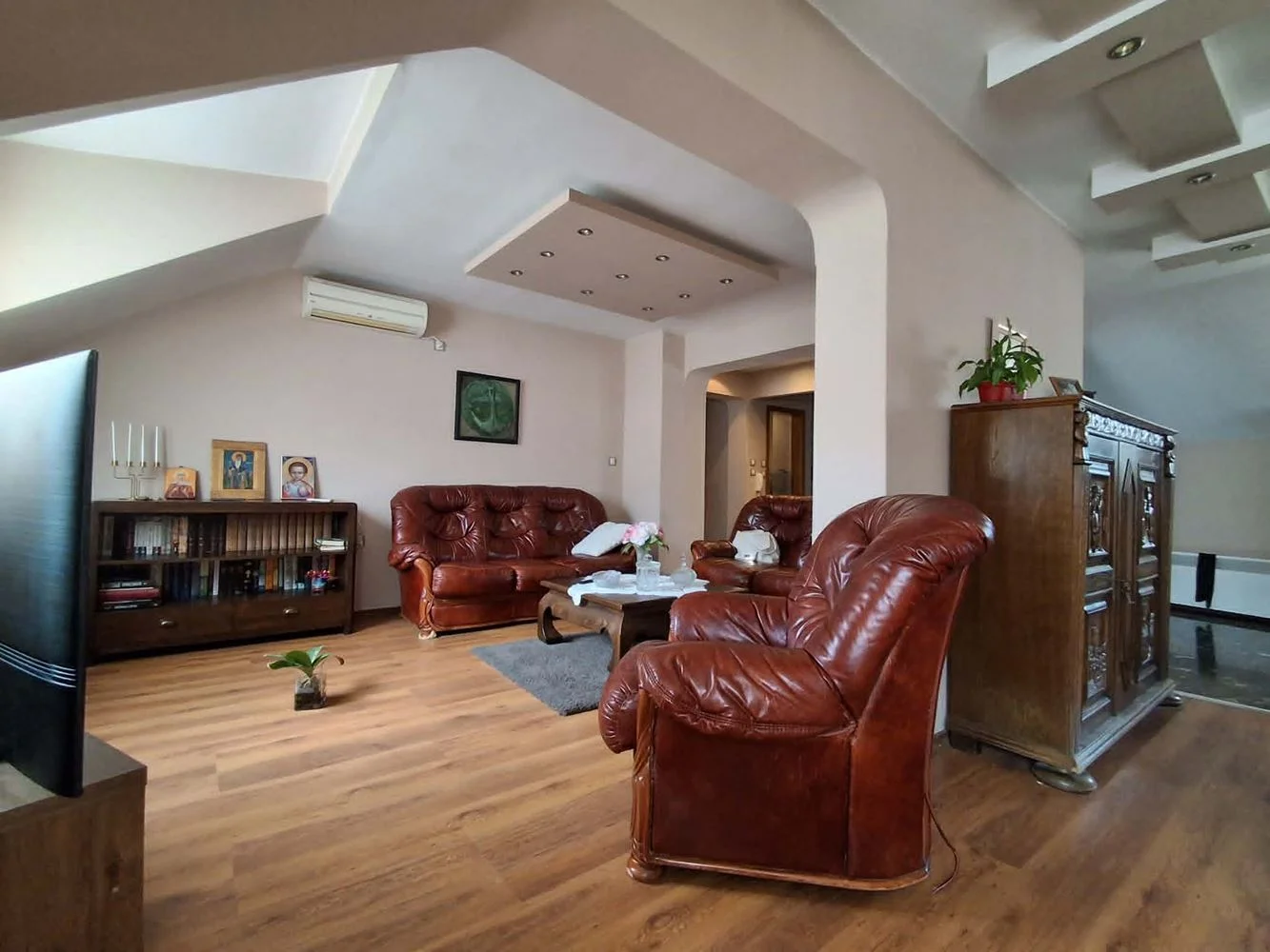 Ideal Center, Mehrzimmerwohnung - 136 qm, 2 Parkplätze-0 Ideale Lage im Stadtzentrum, Mehrzimmerwohnung – 136 m², 2 Parkplätze – 0