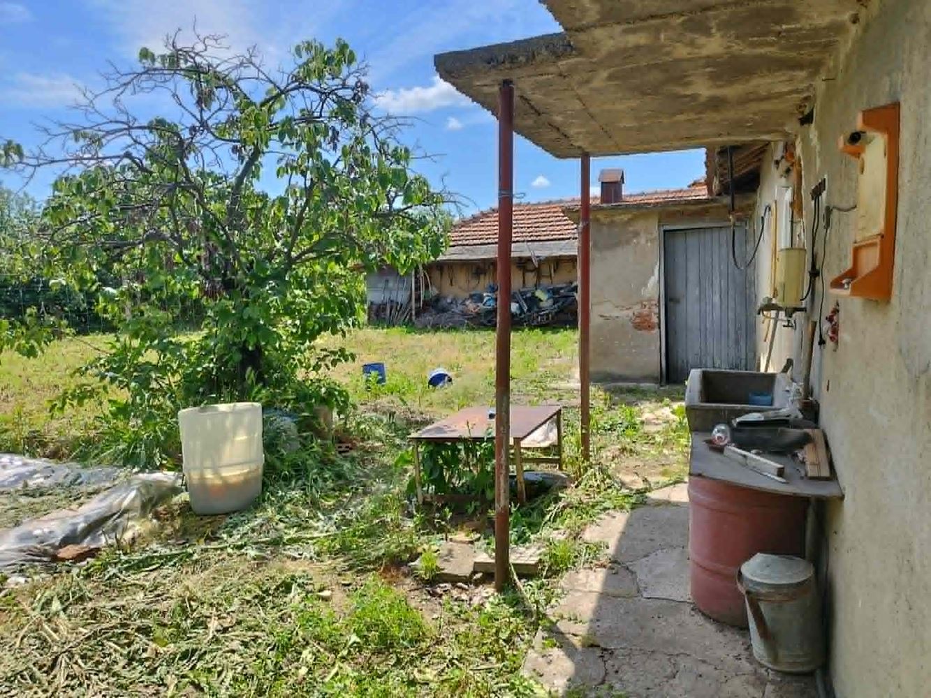 село Ковачите,масивна къща на два етажа с двор 1800 кв.м.-0 село Ковачите,масивна къща на два етажа с двор 1800 кв.м. - 0