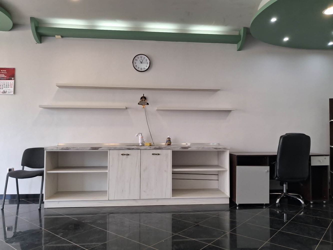 Center, Shop, 75sq.m, ground floor, luxury, warehouse, bathroom-0 Център, Магазин, 75кв.м, партер, лукс, склад, санитарен възел - 0