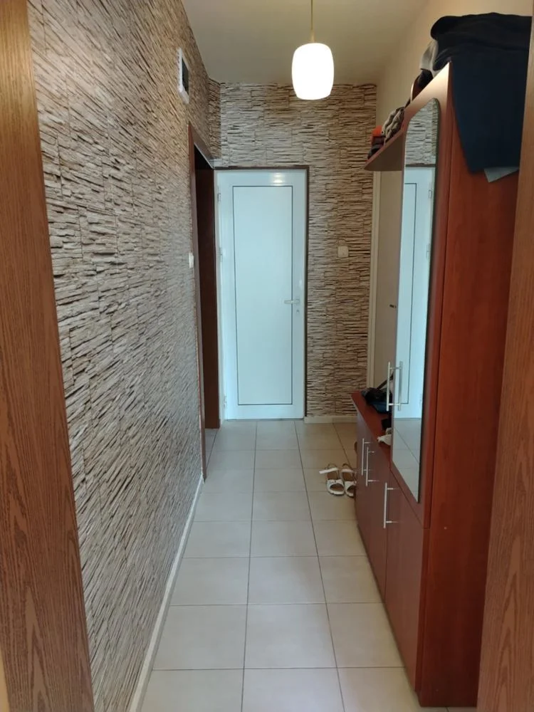 Meter von Largo, Ein-Zimmer-Wohnung, Backstein, nach der Renovierung, niedrigen Boden-0 Nur wenige Meter vom Largo entfernt, 2-Zimmer-Wohnung, Backsteinbau, renoviert, unteres Stockwerk – 0
