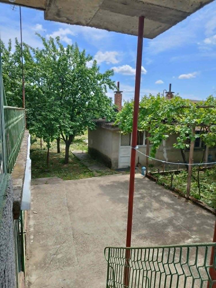 село Ковачите,масивна къща на два етажа с двор 1800 кв.м.-0 село Ковачите,масивна къща на два етажа с двор 1800 кв.м. - 0