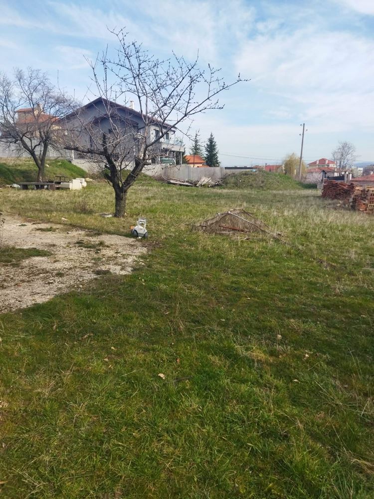 Два парцела за жилищно строителство в м. Хисарлъка - ток, вода и удобен достъп - 0