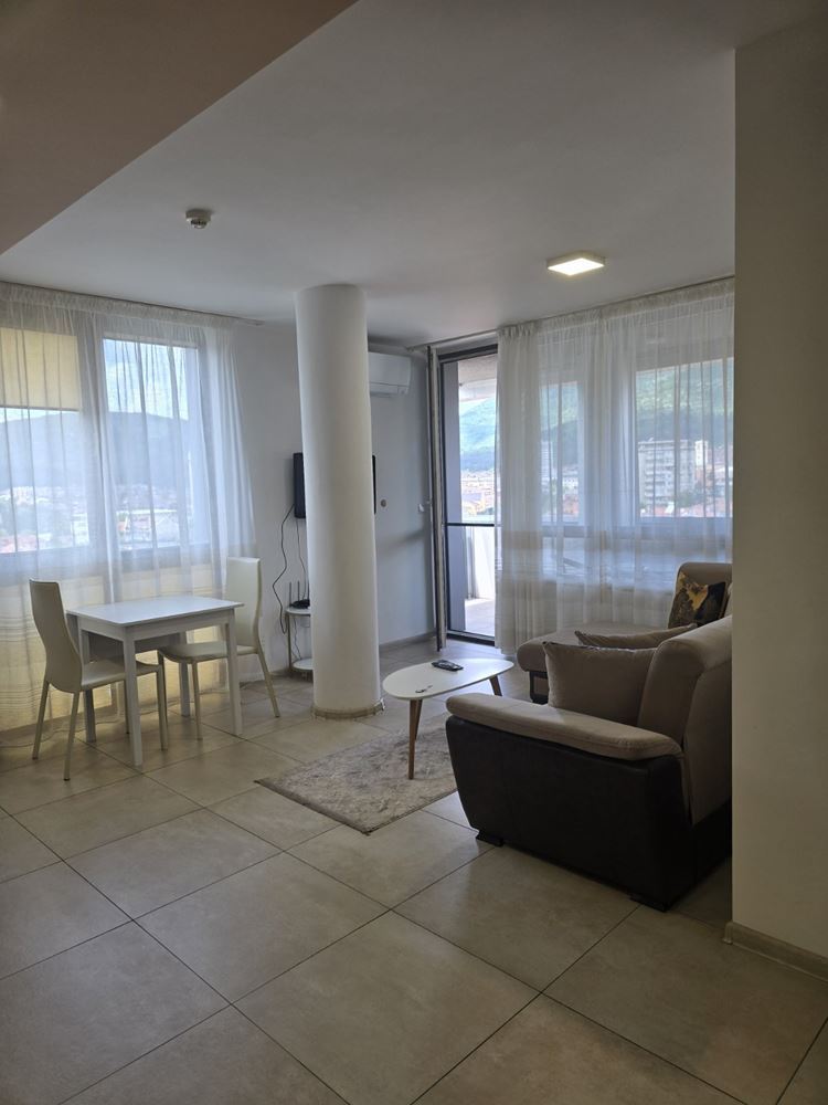 Център, Двустаен луксозен апартамент, обзаведен, със собствено паркомясто - 0