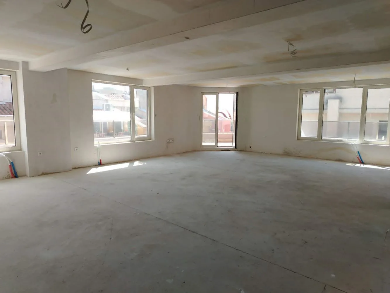Mehrzimmerwohnung im idealen Stadtzentrum, Fläche 266qm, Grundstück 53qm, Garage-0 Mehrzimmerwohnung im idealen Stadtzentrum, Wohnfläche 266 m², Grundstücksfläche 53 m², Garage – 0