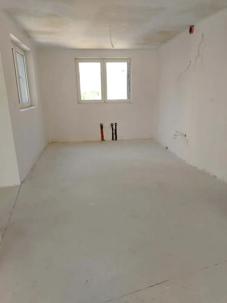 Mehrzimmerwohnung im idealen Stadtzentrum, Fläche 266qm, Grundstück 53qm, Garage-0 Mehrzimmerwohnung im idealen Stadtzentrum, Wohnfläche 266 m², Grundstücksfläche 53 m², Garage – 0