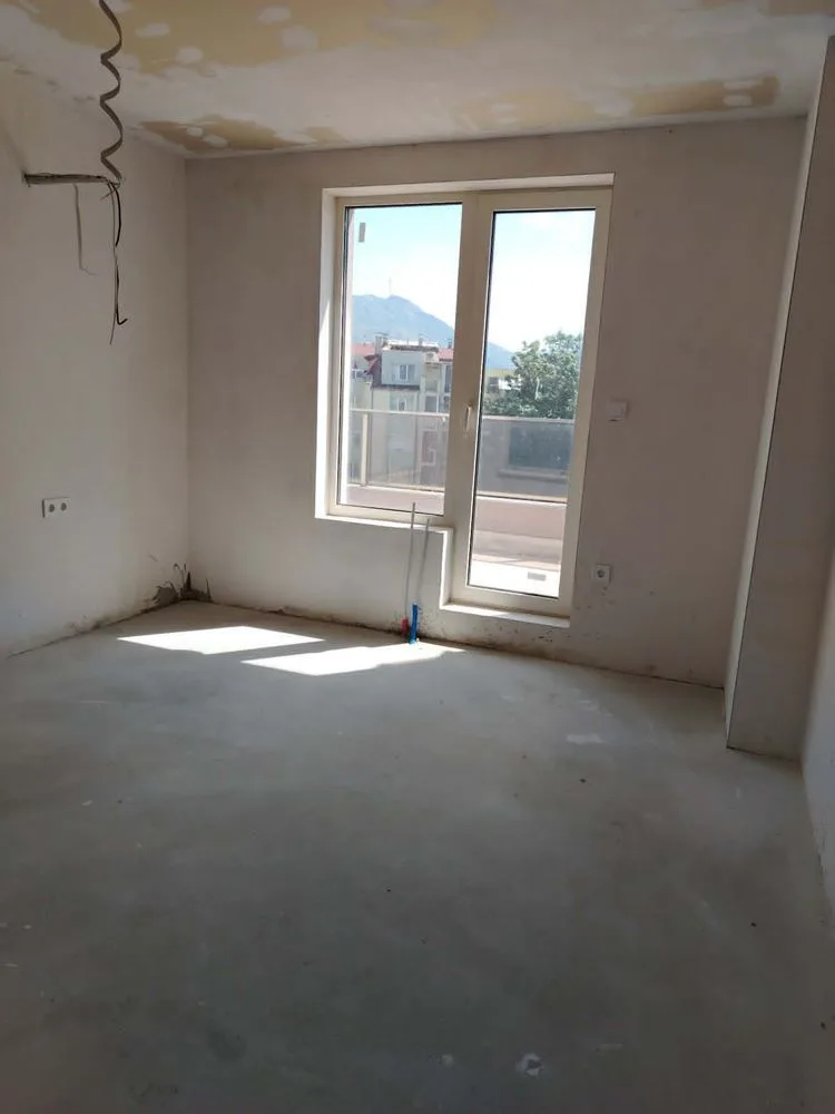 Mehrzimmerwohnung im idealen Stadtzentrum, Fläche 266qm, Grundstück 53qm, Garage-0 Mehrzimmerwohnung im idealen Stadtzentrum, Wohnfläche 266 m², Grundstücksfläche 53 m², Garage – 0
