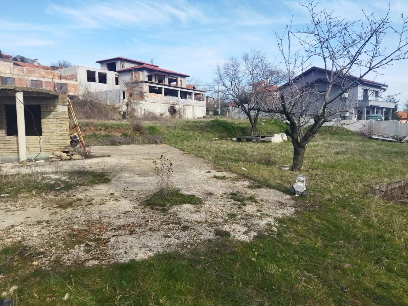 Zwei Grundstücke für den Wohnungsbau in m. Hissarlaka - Strom, Wasser und bequemen Zugang-0 Два парцела за жилищно строителство в м. Хисарлъка - ток, вода и удобен достъп - 0