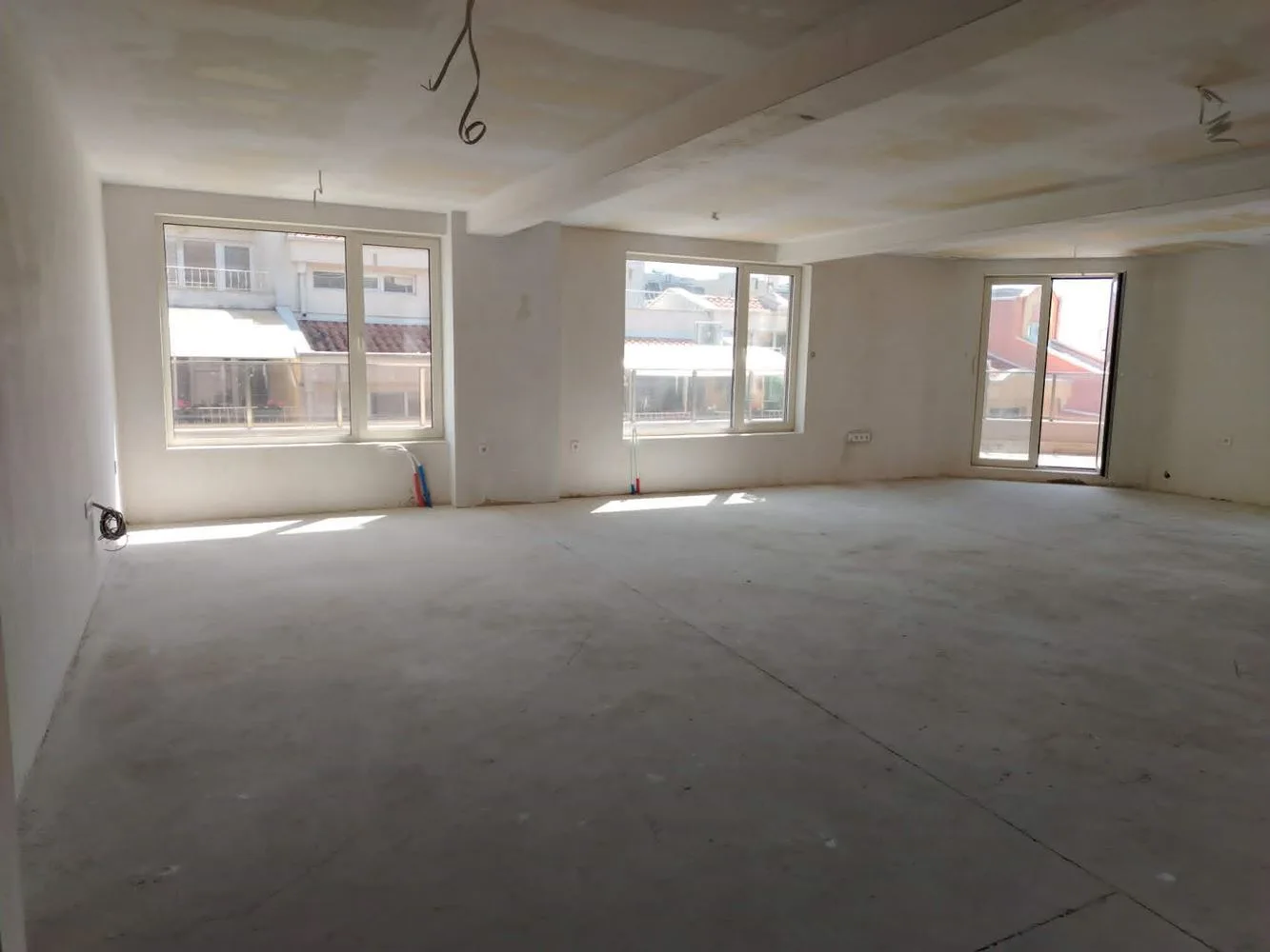 Mehrzimmerwohnung im idealen Stadtzentrum, Fläche 266qm, Grundstück 53qm, Garage-0 Mehrzimmerwohnung im idealen Stadtzentrum, Wohnfläche 266 m², Grundstücksfläche 53 m², Garage – 0