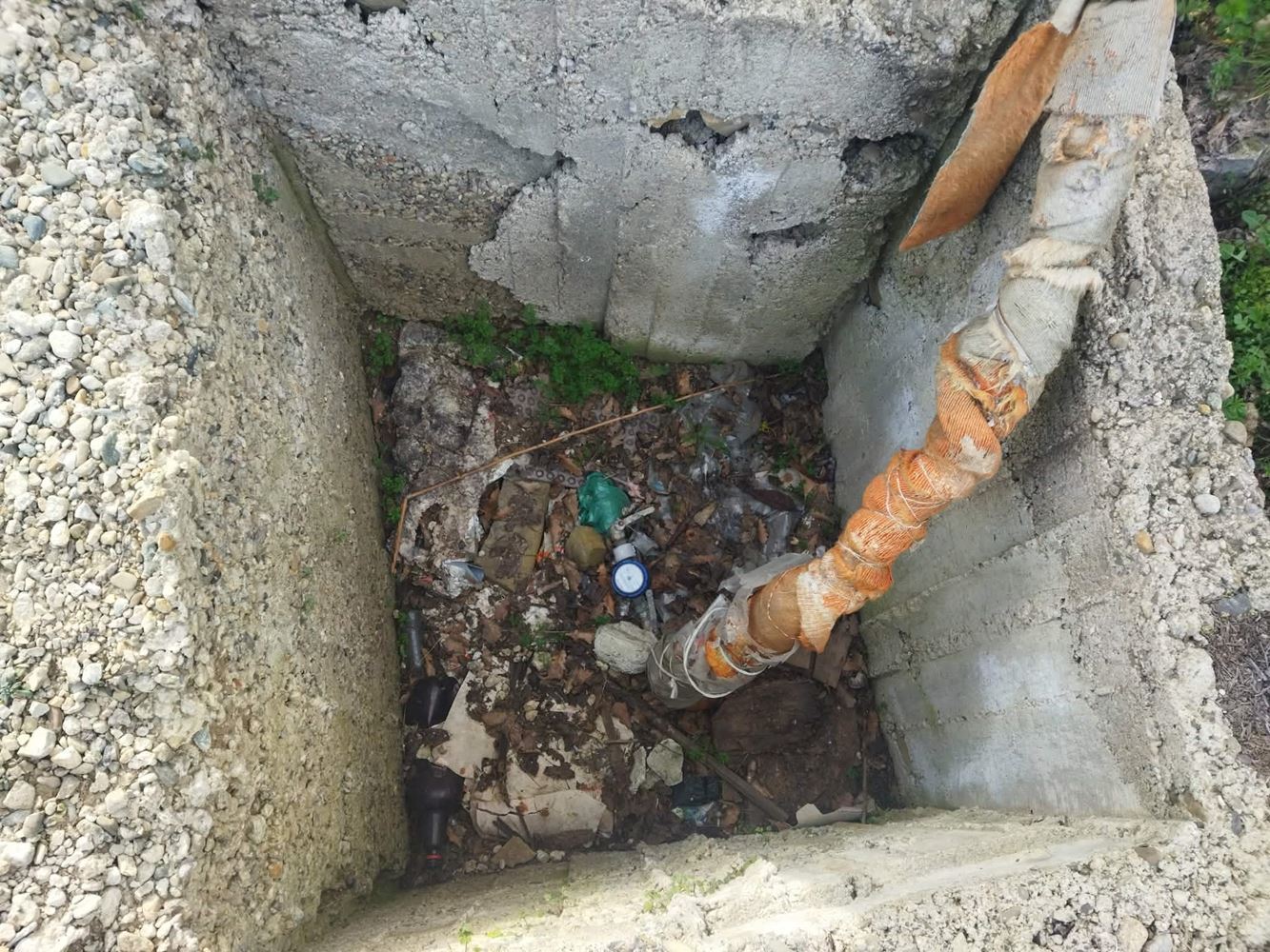 Два парцела за жилищно строителство в м. Хисарлъка - ток, вода и удобен достъп - 0