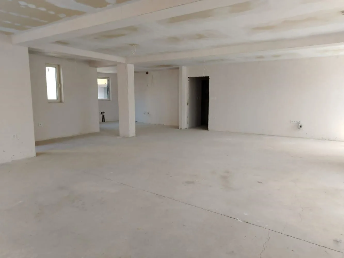 Mehrzimmerwohnung im idealen Stadtzentrum, Fläche 266qm, Grundstück 53qm, Garage-0 Mehrzimmerwohnung im idealen Stadtzentrum, Wohnfläche 266 m², Grundstücksfläche 53 m², Garage – 0