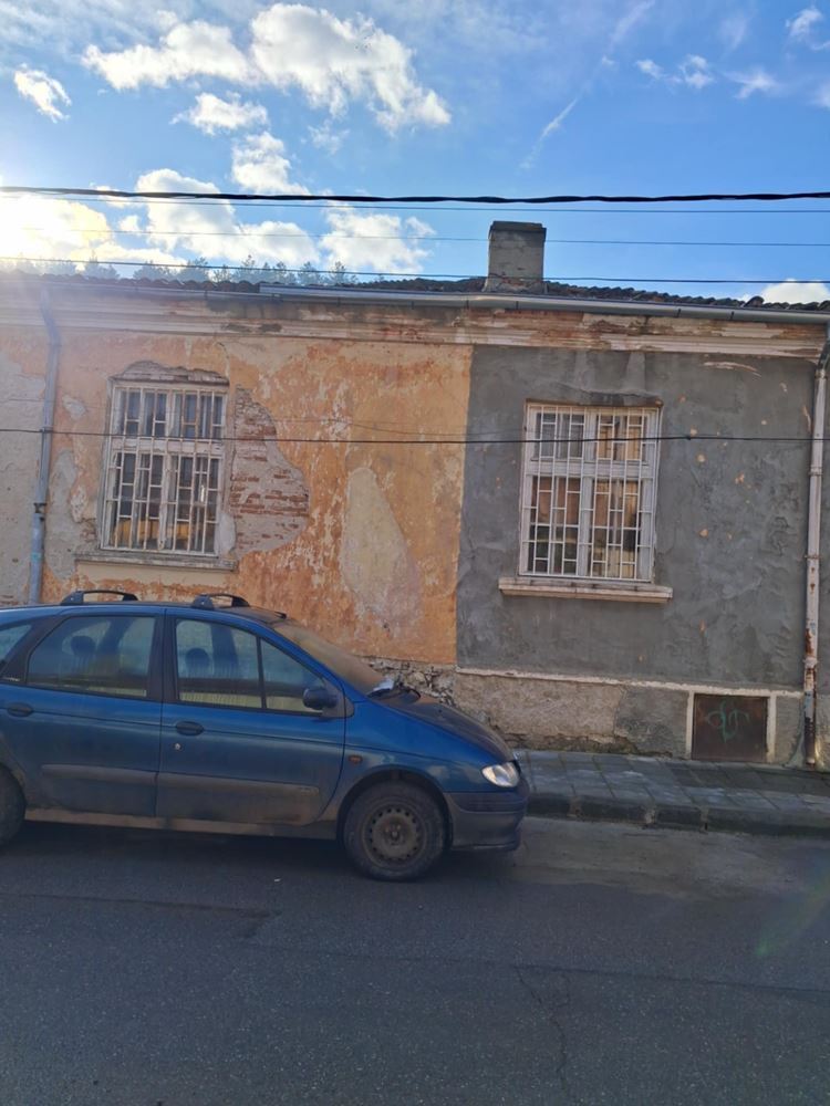 quarter. ”Klutsohor” - house with yard for sale in the low part of the neighborhood-0 кв. ”Клуцохор” - продава къща с двор в ниската част на квартала - 0