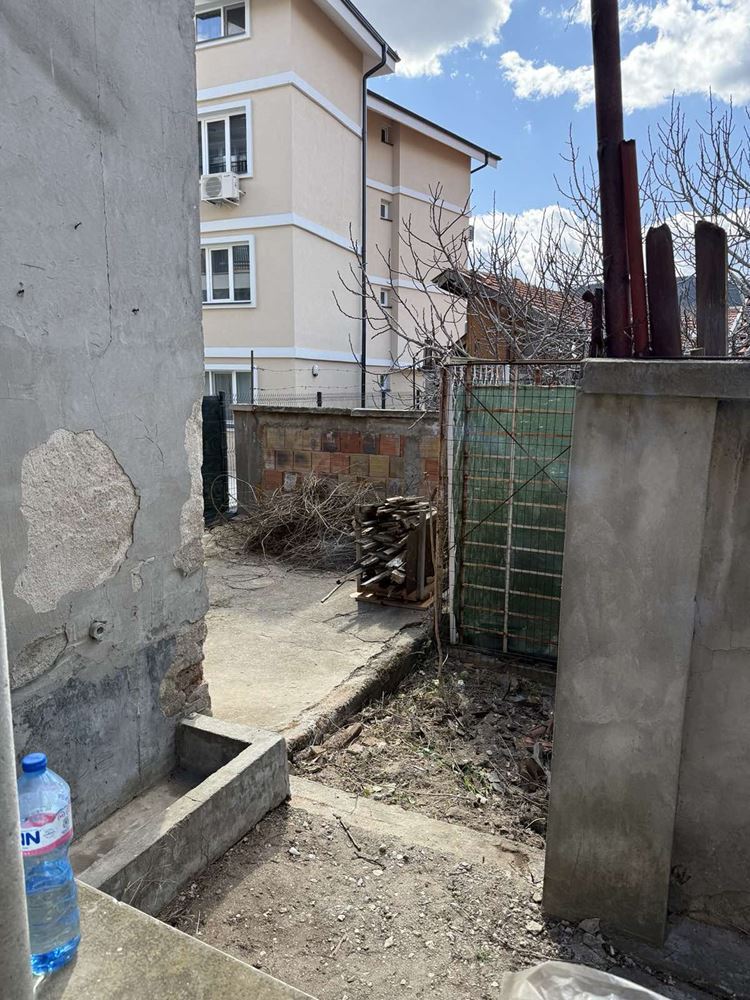 Парцел с къща и търговски обект в ЦГЧ, до пл. Хаджи Димитър и Централна поща - 0
