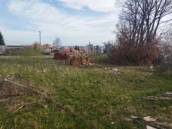 Два парцела за жилищно строителство в м. Хисарлъка - ток, вода и удобен достъп - 0