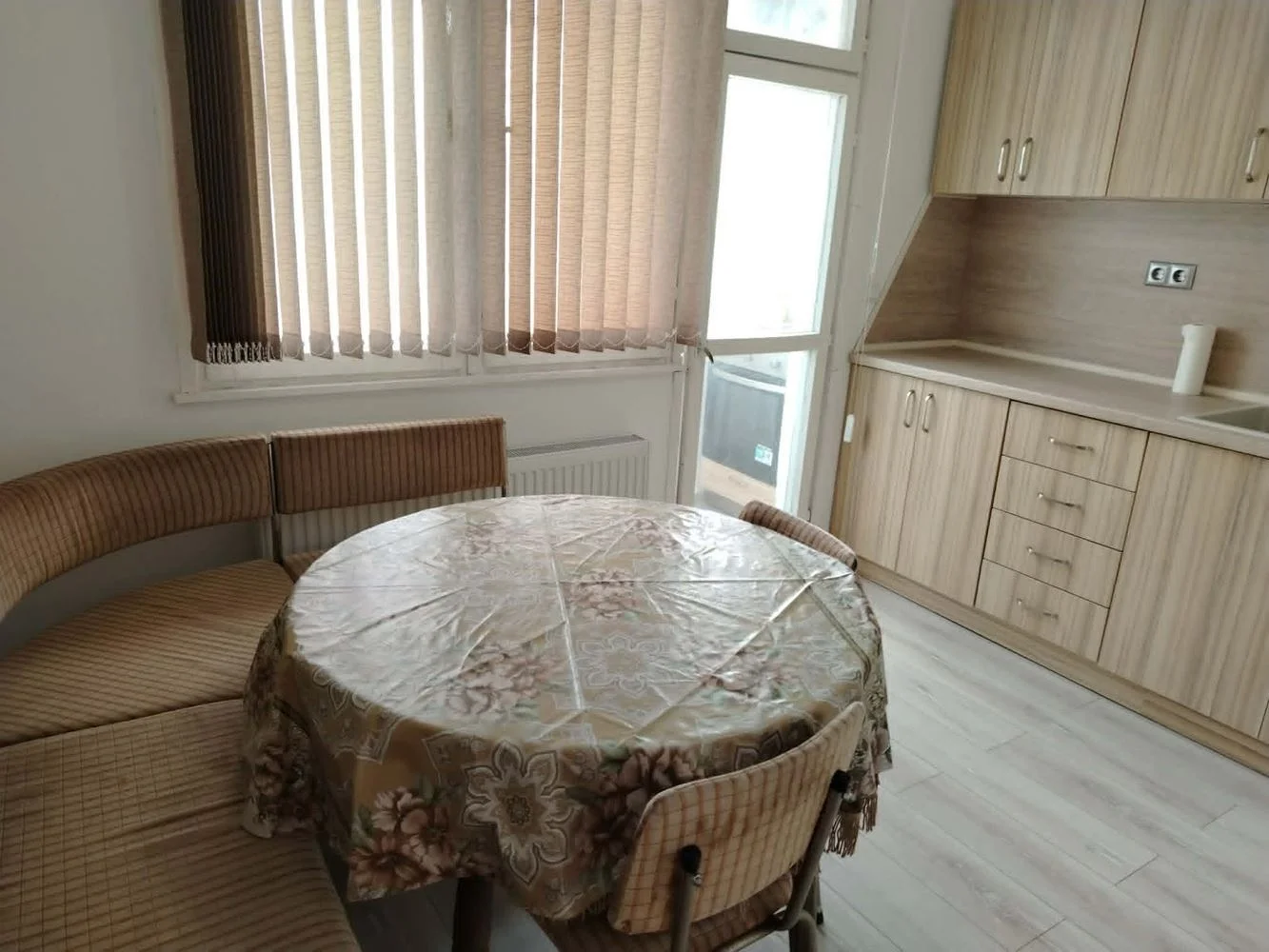 Zu verkaufen: Zweizimmer-Plattenbauwohnung mit Zentralheizung – Stadtteil Stoyan Zaimov-0 Продава се двустаен панелен апартамент с ТЕЦ - кв. Стоян Заимов - 0