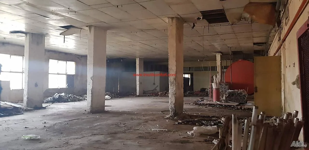 Kermen, Industriegrundstück mit einem 22.000 m² großen Hof und einem 7.000 m² großen Industriegebäude (Fabrik-0) Kermen, Industriegrundstück mit einem Grundstück von 22.000 m² und einem Industriegebäude von 7.000 m² (Fabrik) – 0