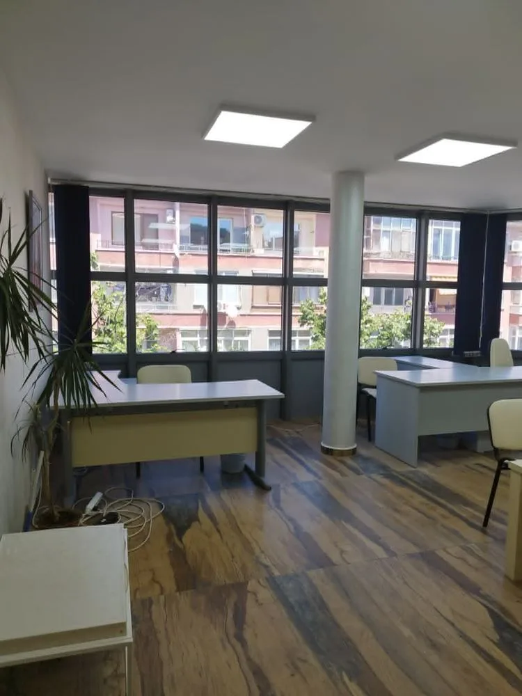 Blvd. Hadji Dimitar, Vollständig eingerichtetes und renoviertes Büro im Bürogebäude-0 Hadzhi-Dimitar-Boulevard, Vollständig möbliertes und renoviertes Büro in einem Bürogebäude – 0