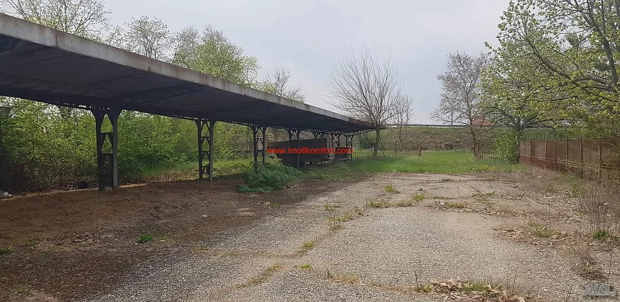 Kermen, Industriegrundstück mit einem 22.000 m² großen Hof und einem 7.000 m² großen Industriegebäude (Fabrik-0) Kermen, Industriegrundstück mit einem Grundstück von 22.000 m² und einem Industriegebäude von 7.000 m² (Fabrik) – 0